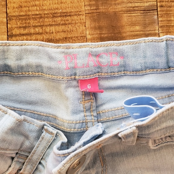 NEW girls denim Bermuda shorts size 6.
Light wash - Picture 3 of 3
